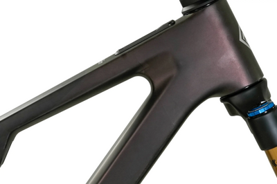 Megamo Reason CRB 05 Avinox M2S 2027 Garnet UD